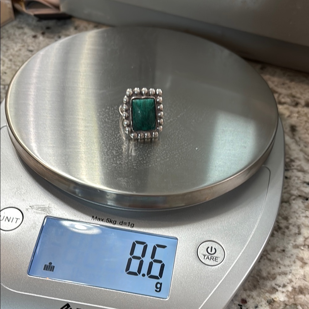 Elegant Silver and Green Stone Ring - Picture 14 of 14
